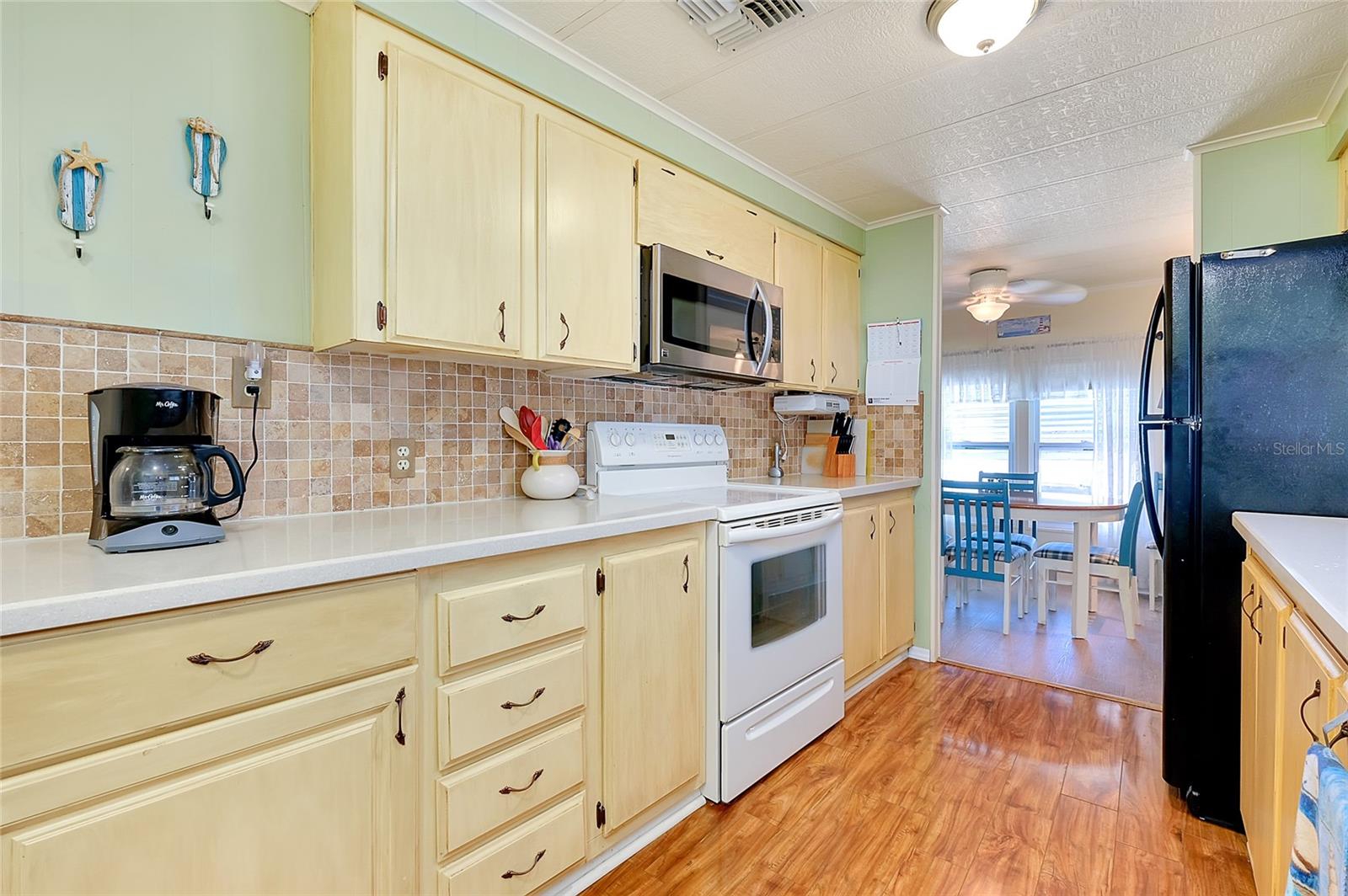 Image 8 of 37 For 881 Grado Drive