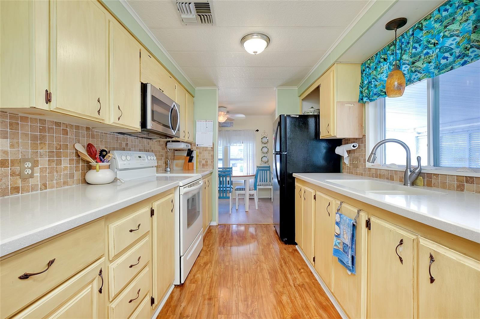 Image 9 of 37 For 881 Grado Drive
