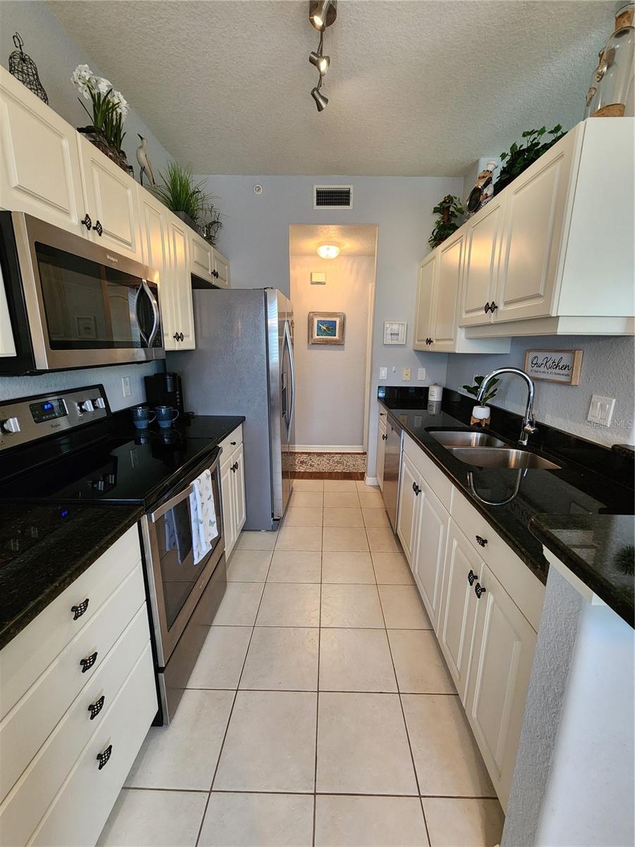 Image 18 of 61 For 4213 Vicenza Drive A2