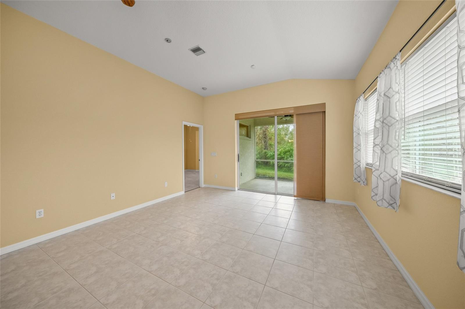 Image 13 of 43 For 4458 Corso Venetia Boulevard