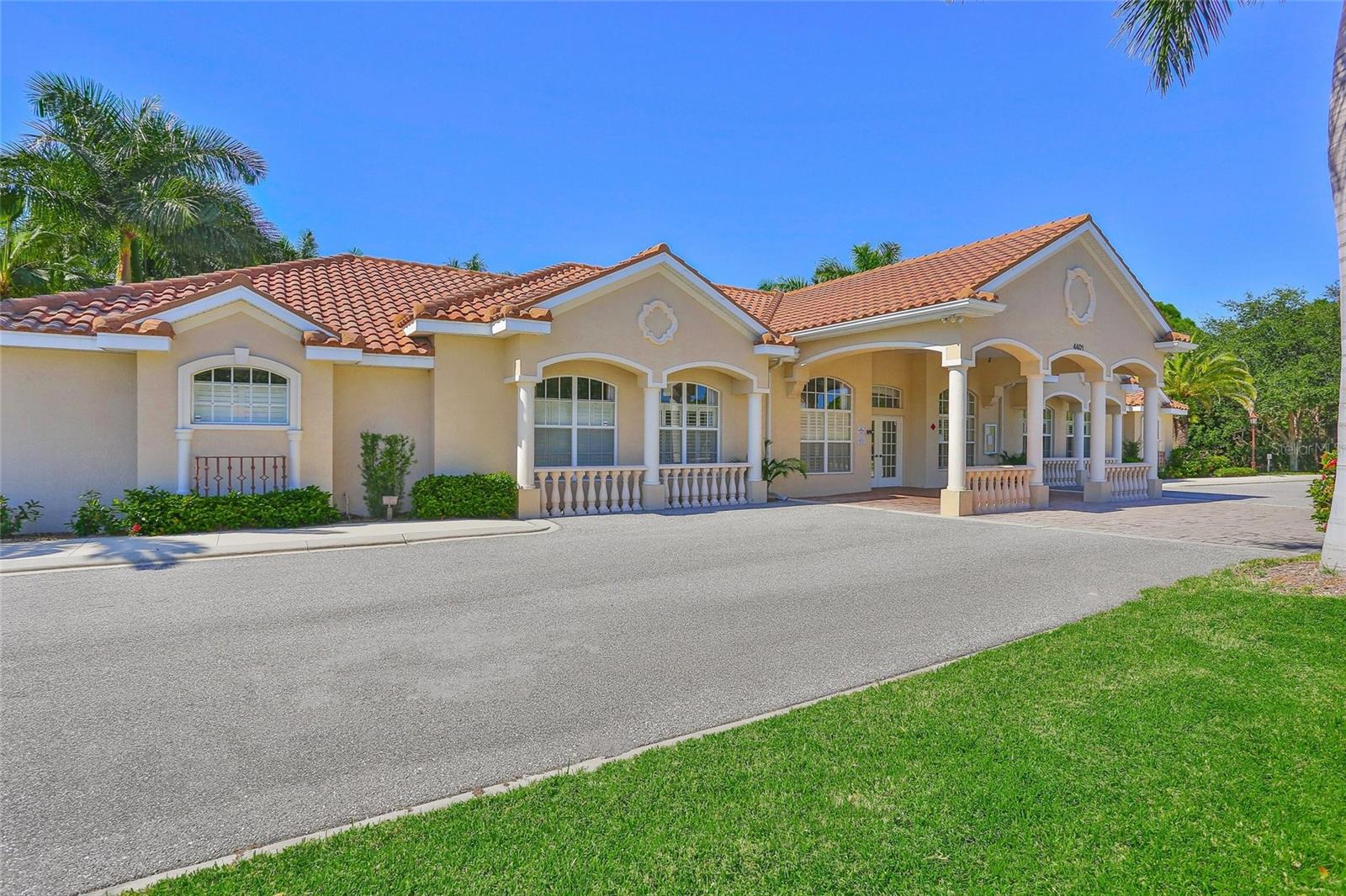 Image 28 of 43 For 4458 Corso Venetia Boulevard