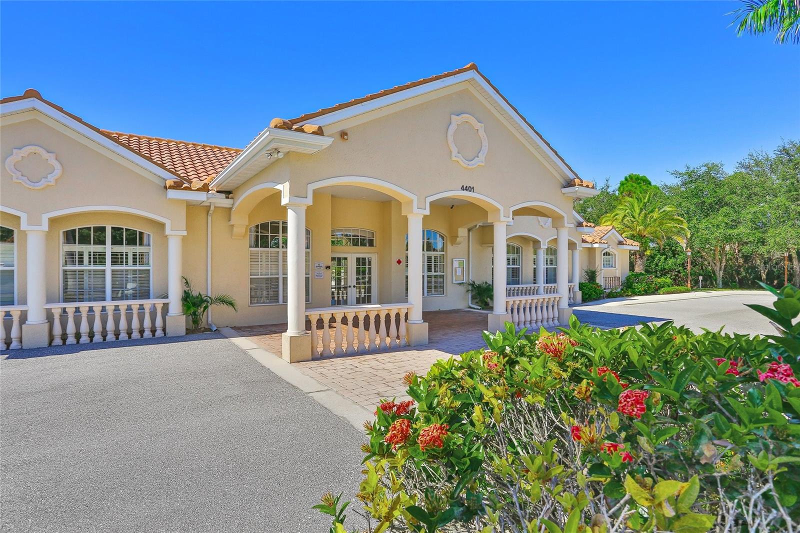 Image 29 of 43 For 4458 Corso Venetia Boulevard