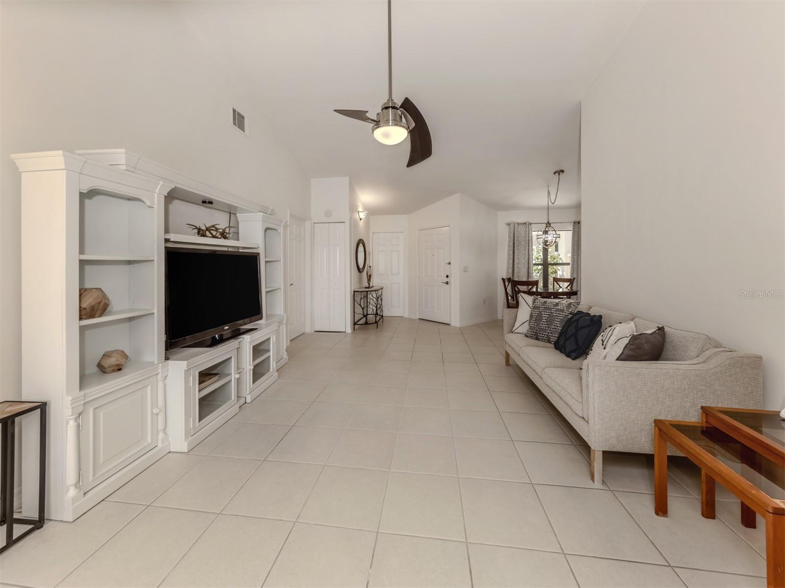Image 11 of 100 For 268 Southampton Drive 309