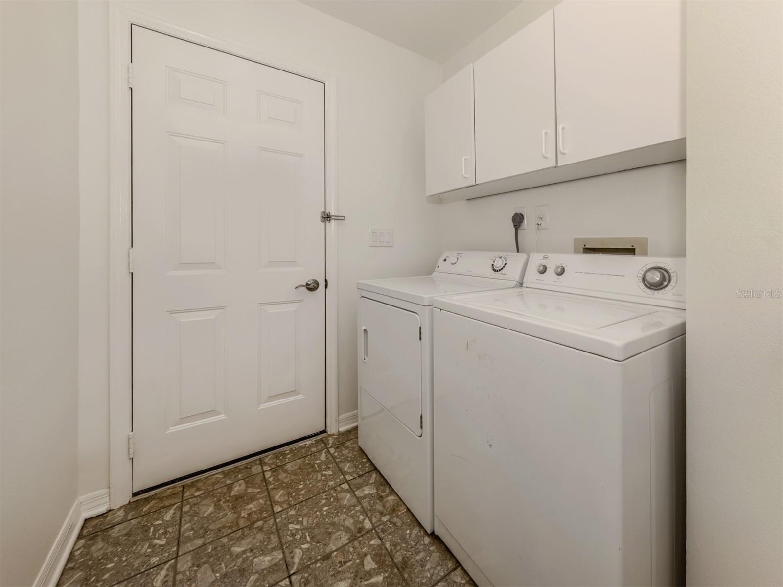 Image 15 of 100 For 268 Southampton Drive 309