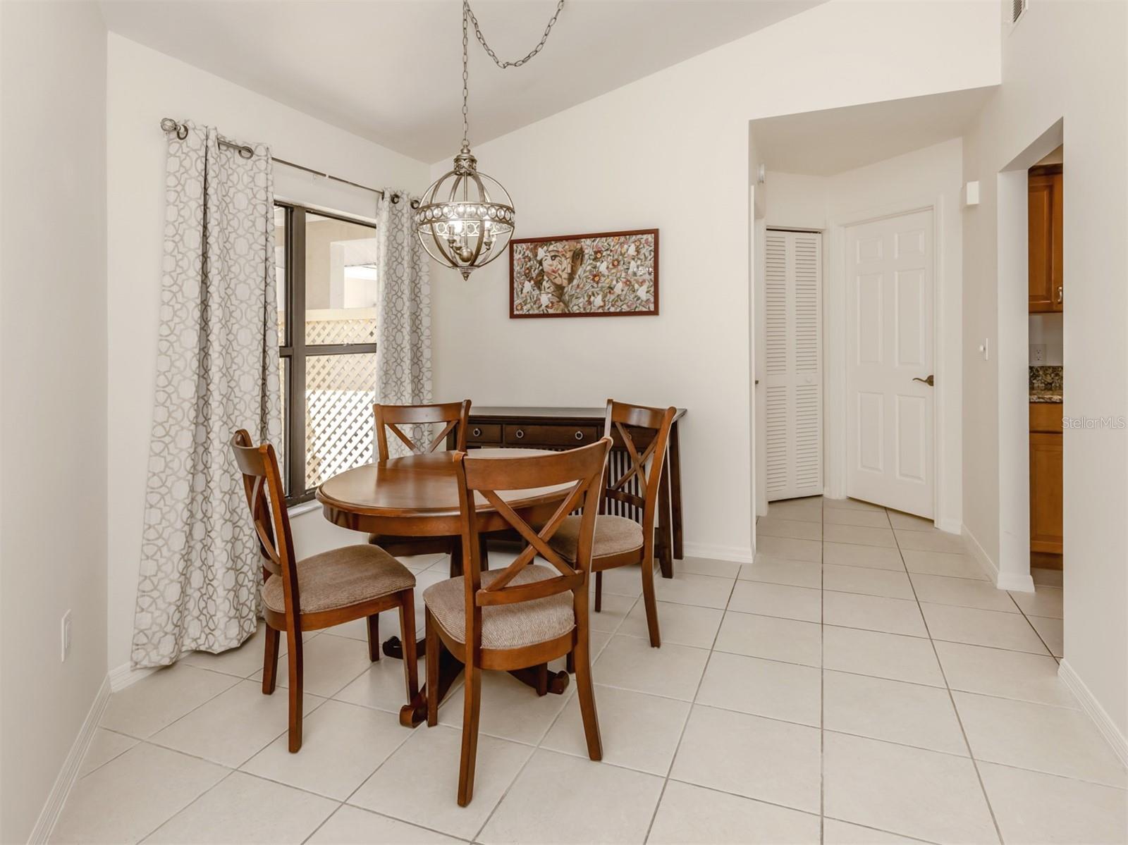 Image 17 of 100 For 268 Southampton Drive 309