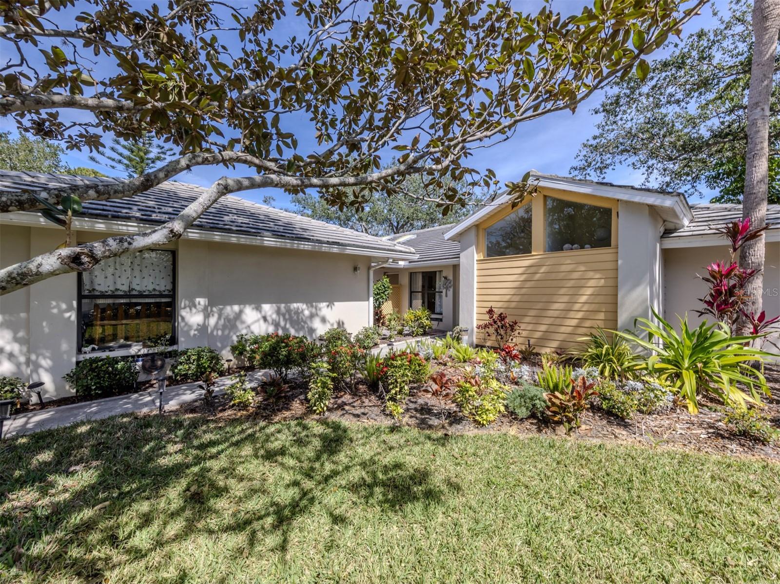 Image 4 of 100 For 268 Southampton Drive 309