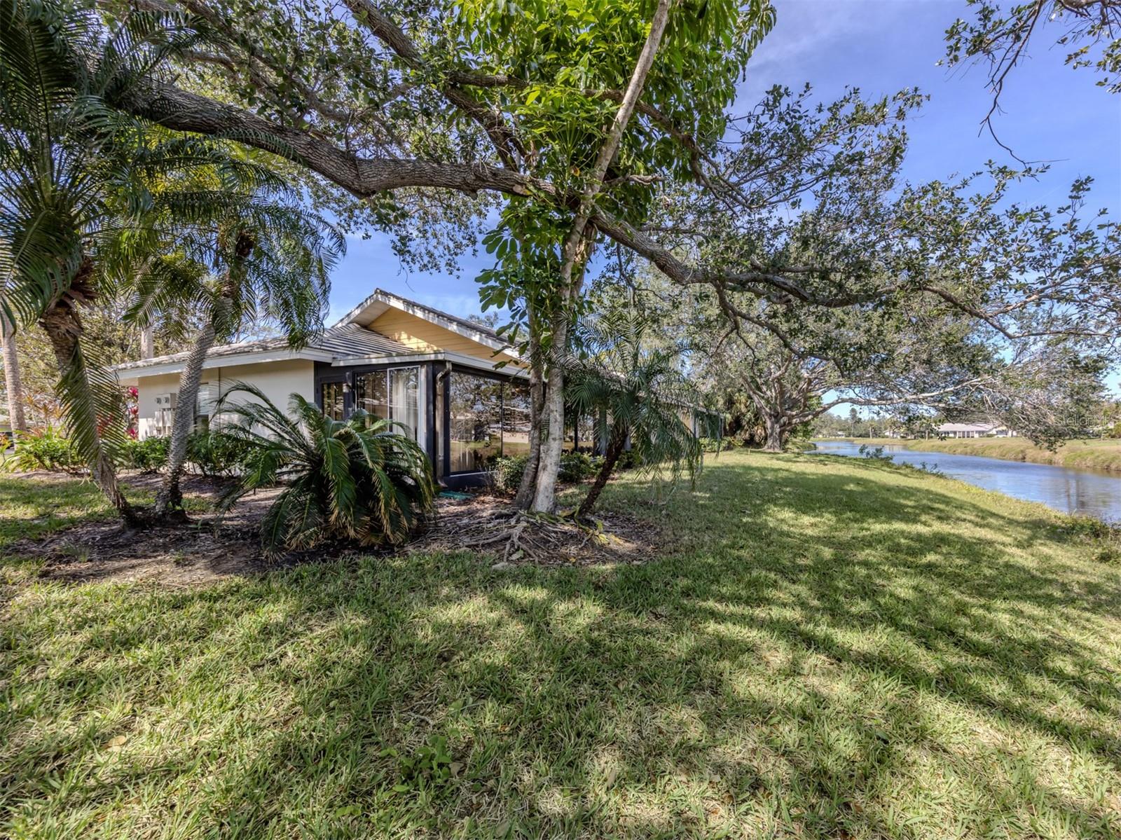 Image 7 of 100 For 268 Southampton Drive 309