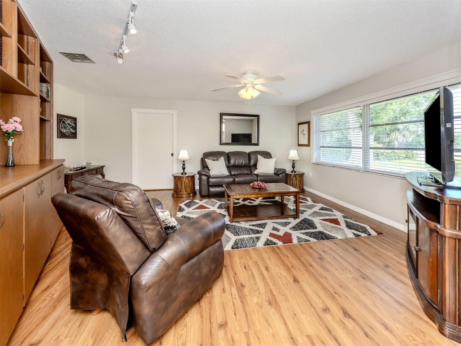 Image 13 of 29 For 455 Rubens Drive