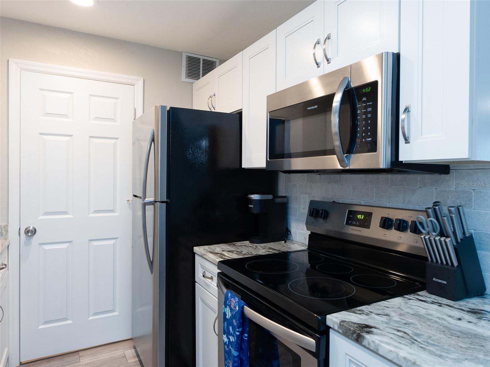Image 9 of 20 For 3255 Beneva Road 102