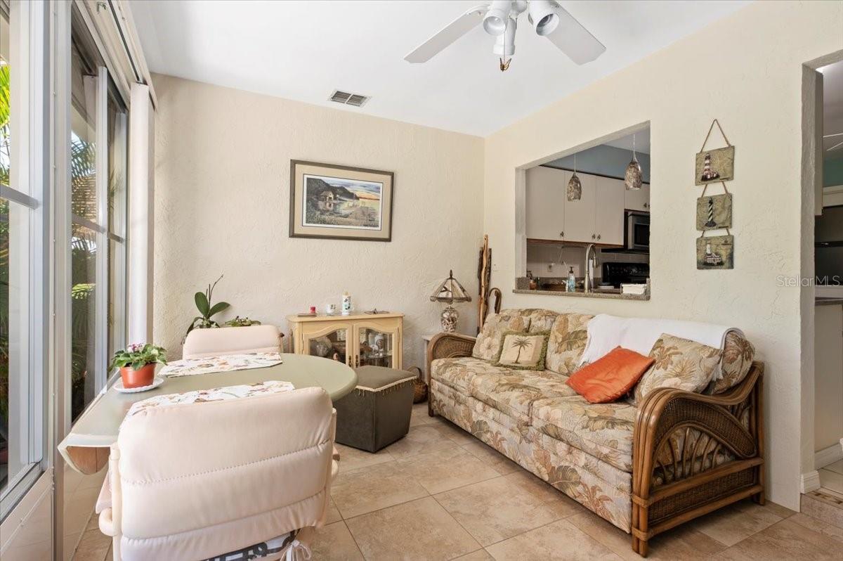 Image 10 of 32 For 657 Foxwood Boulevard