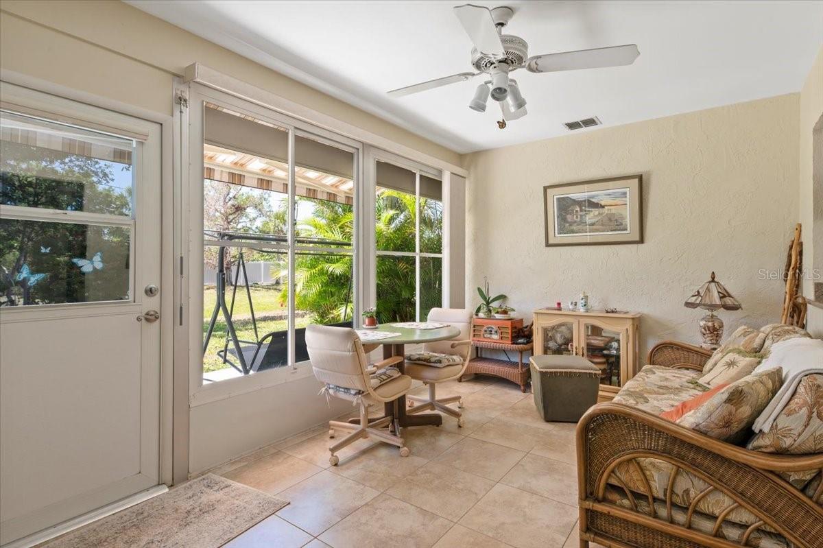 Image 12 of 32 For 657 Foxwood Boulevard