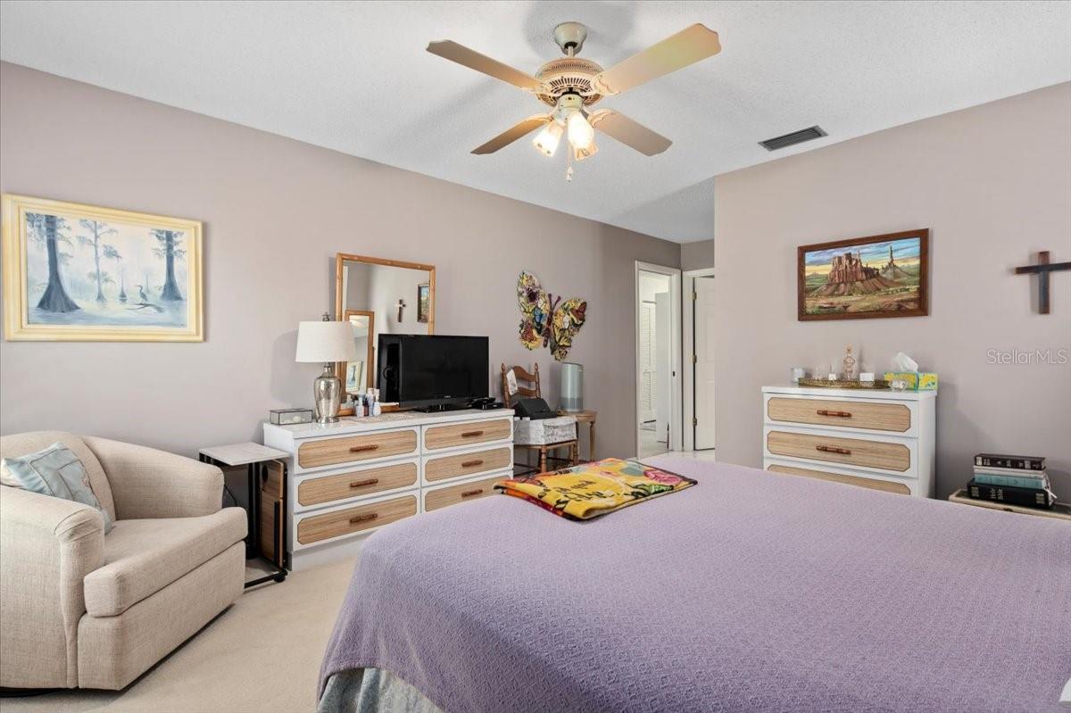 Image 17 of 32 For 657 Foxwood Boulevard