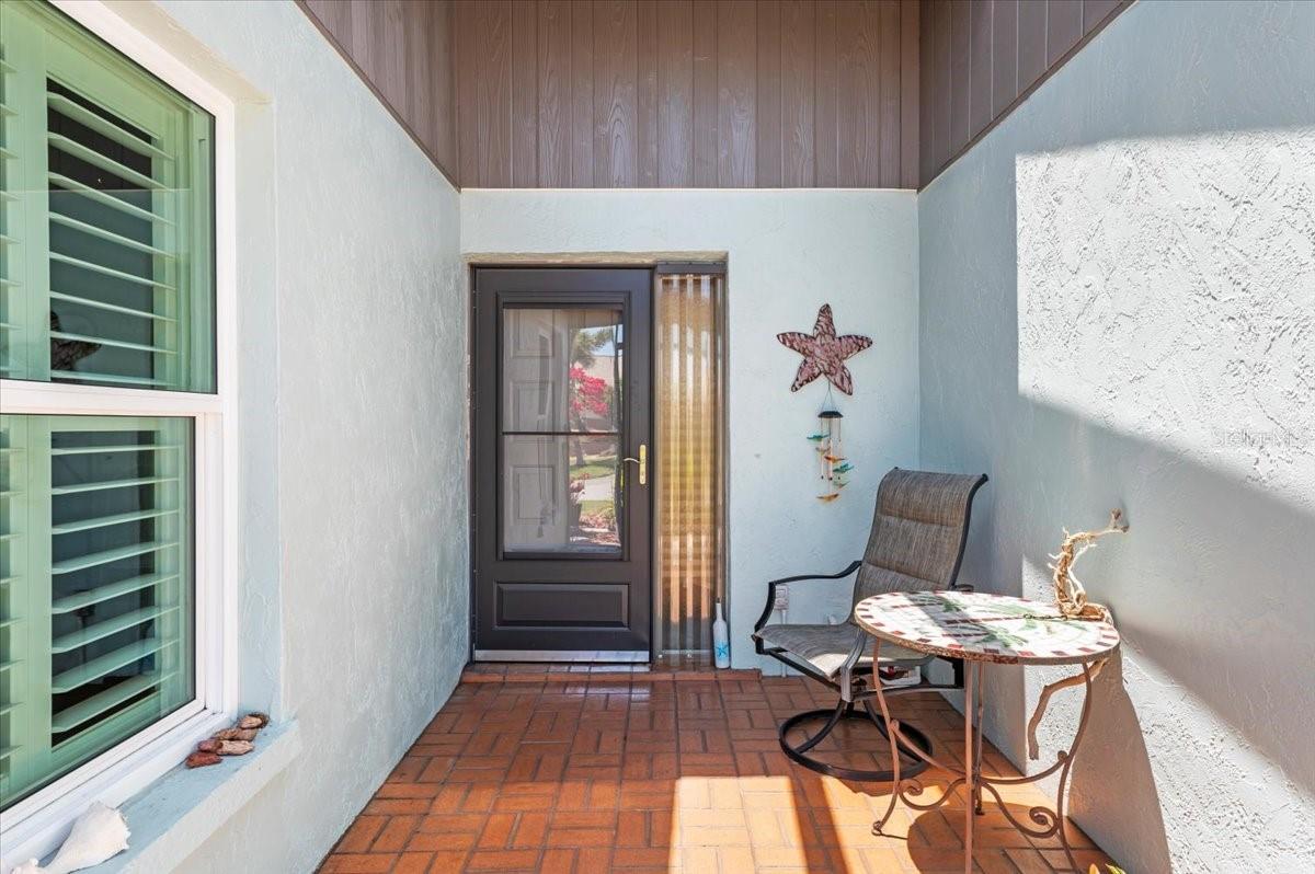 Image 3 of 32 For 657 Foxwood Boulevard