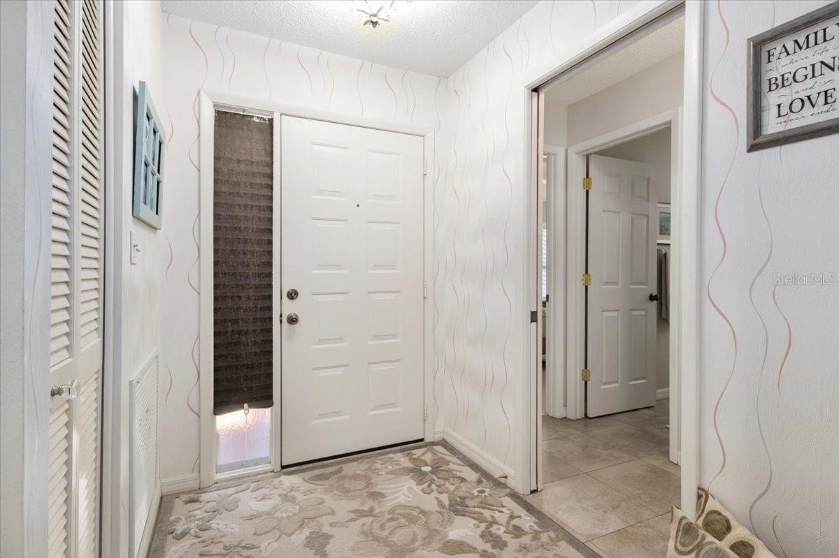 Image 4 of 32 For 657 Foxwood Boulevard