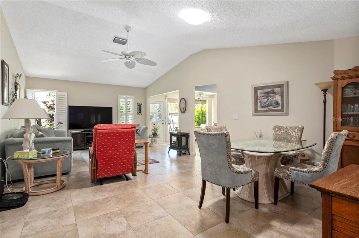 Image 5 of 32 For 657 Foxwood Boulevard
