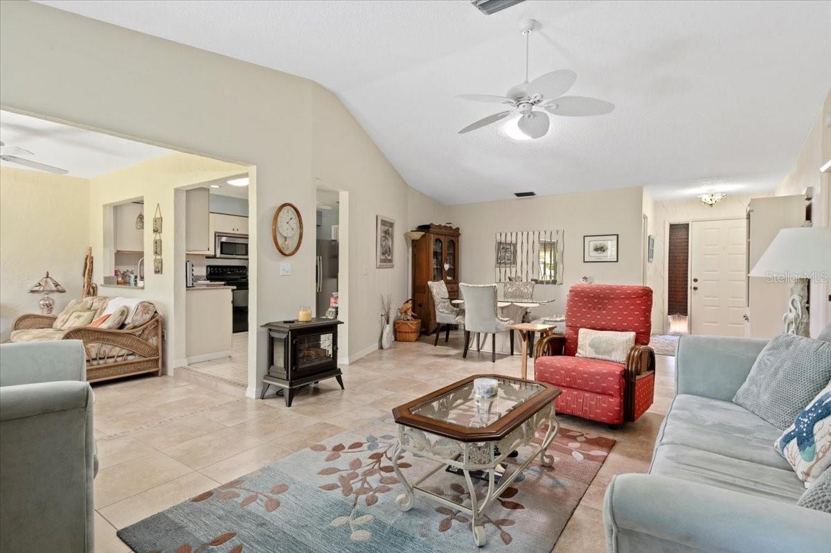 Image 6 of 32 For 657 Foxwood Boulevard