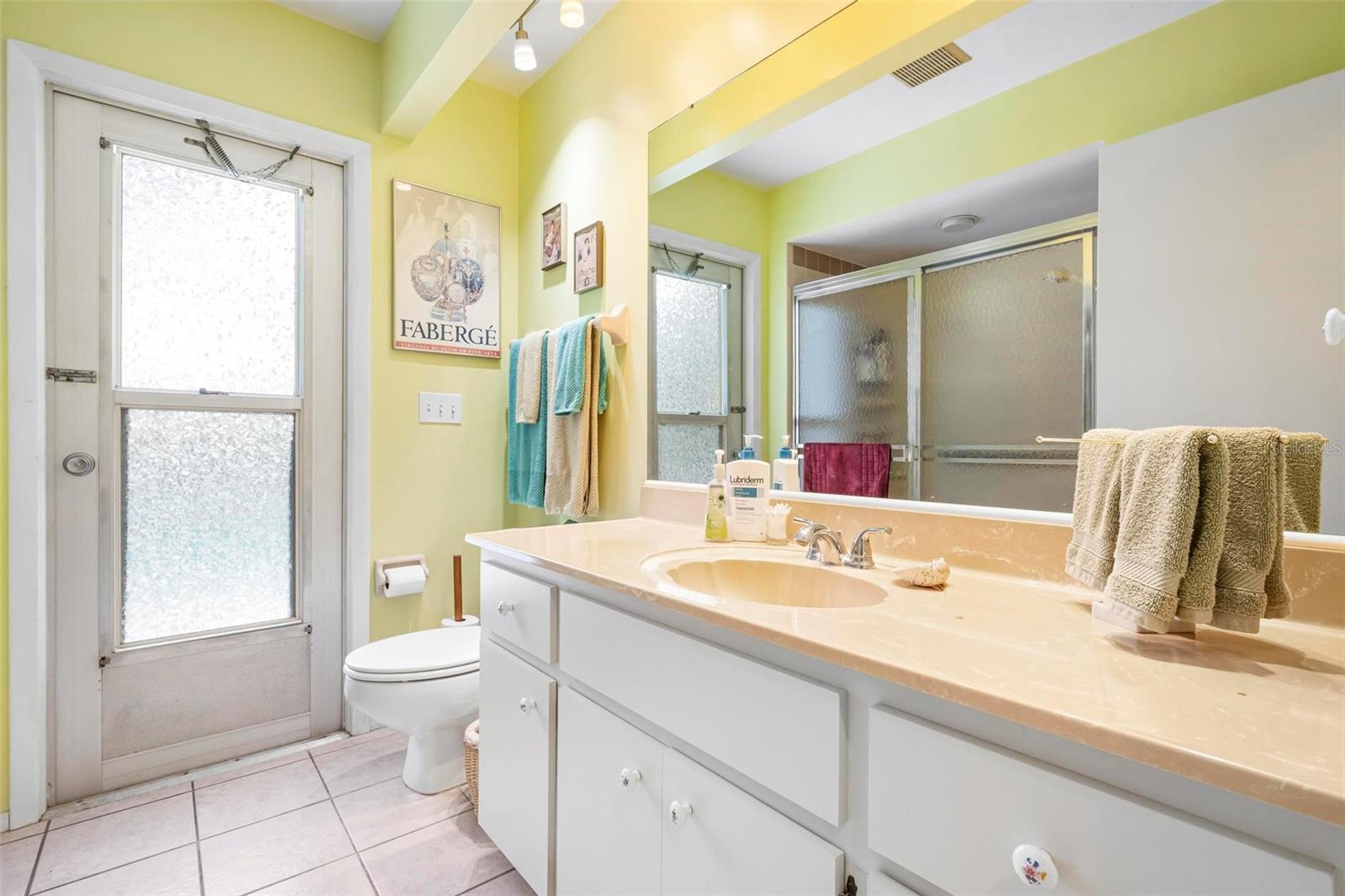 Image 42 of 87 For 1833 Raintree Lane
