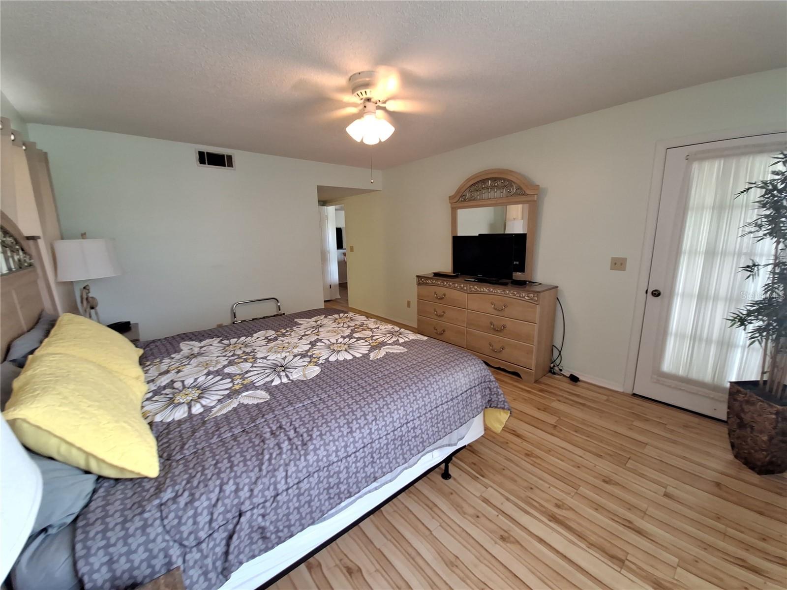 Image 23 of 27 For 427 Cerromar Lane 458