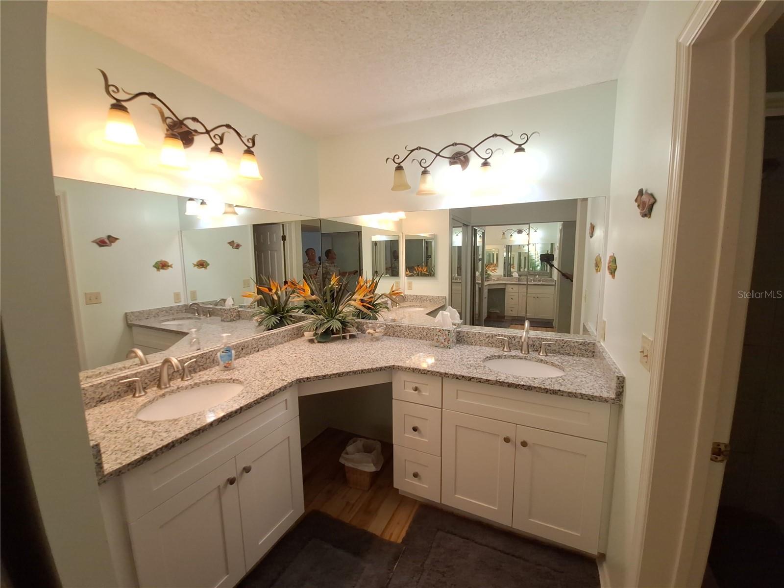 Image 24 of 27 For 427 Cerromar Lane 458