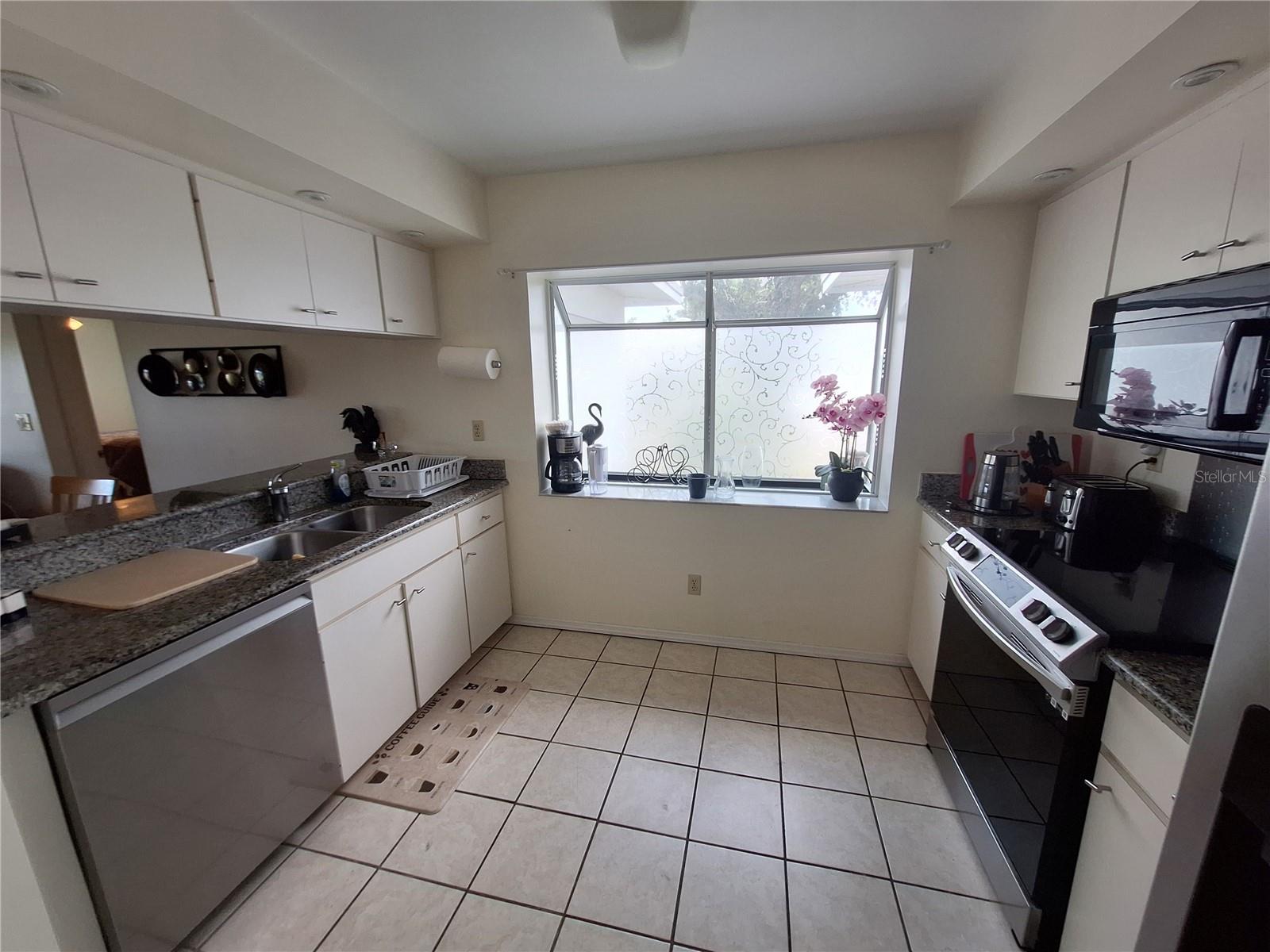 Image 4 of 27 For 427 Cerromar Lane 458