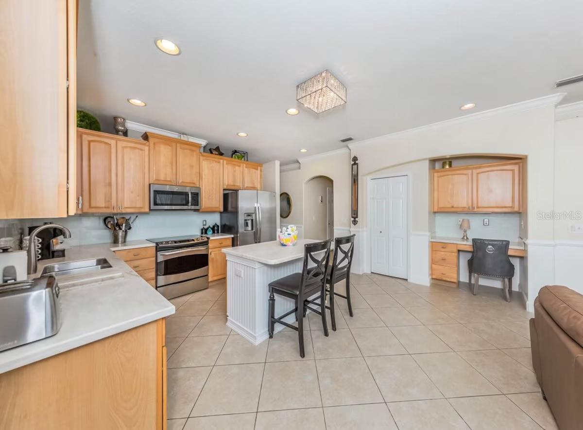 Image 8 of 47 For 11521 Dancing River Drive