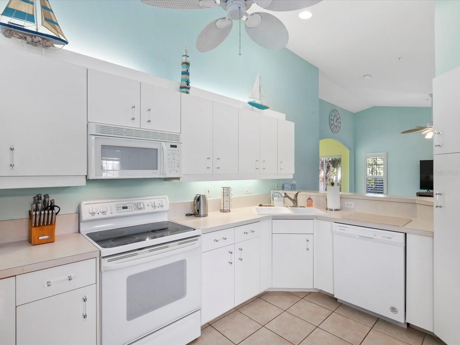 Image 12 of 36 For 904 Addington Court 204