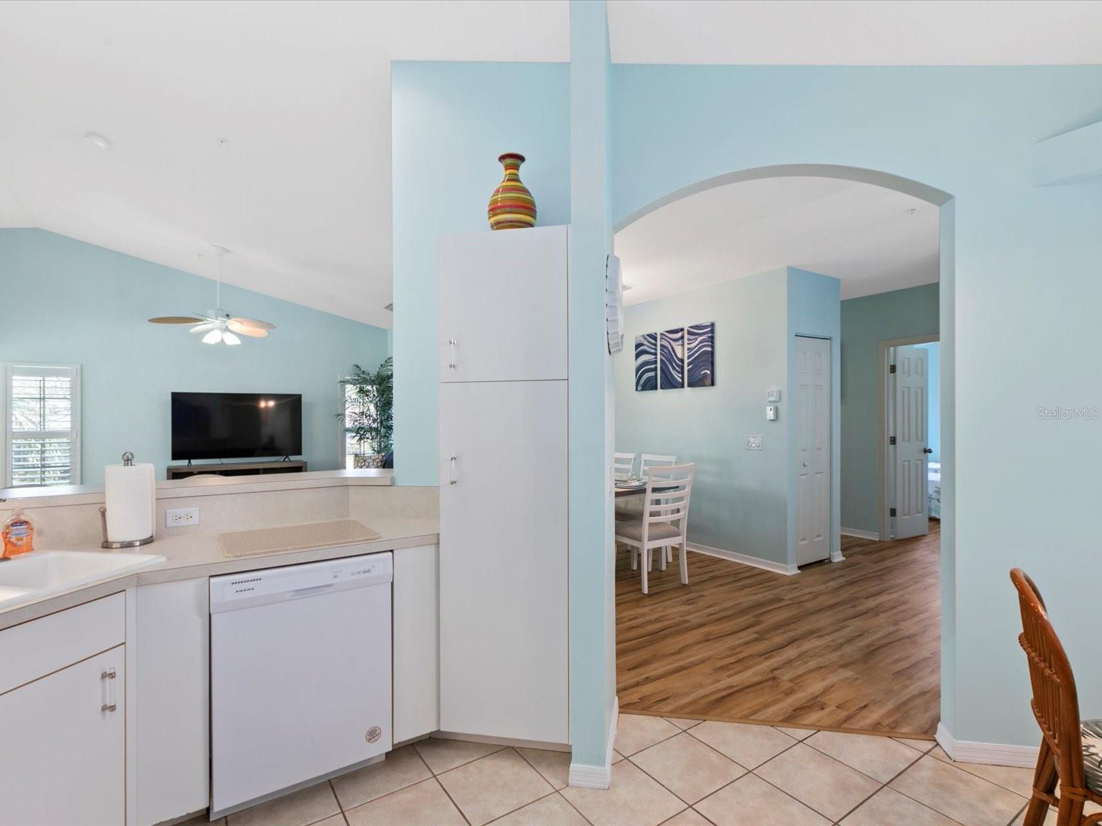 Image 13 of 36 For 904 Addington Court 204