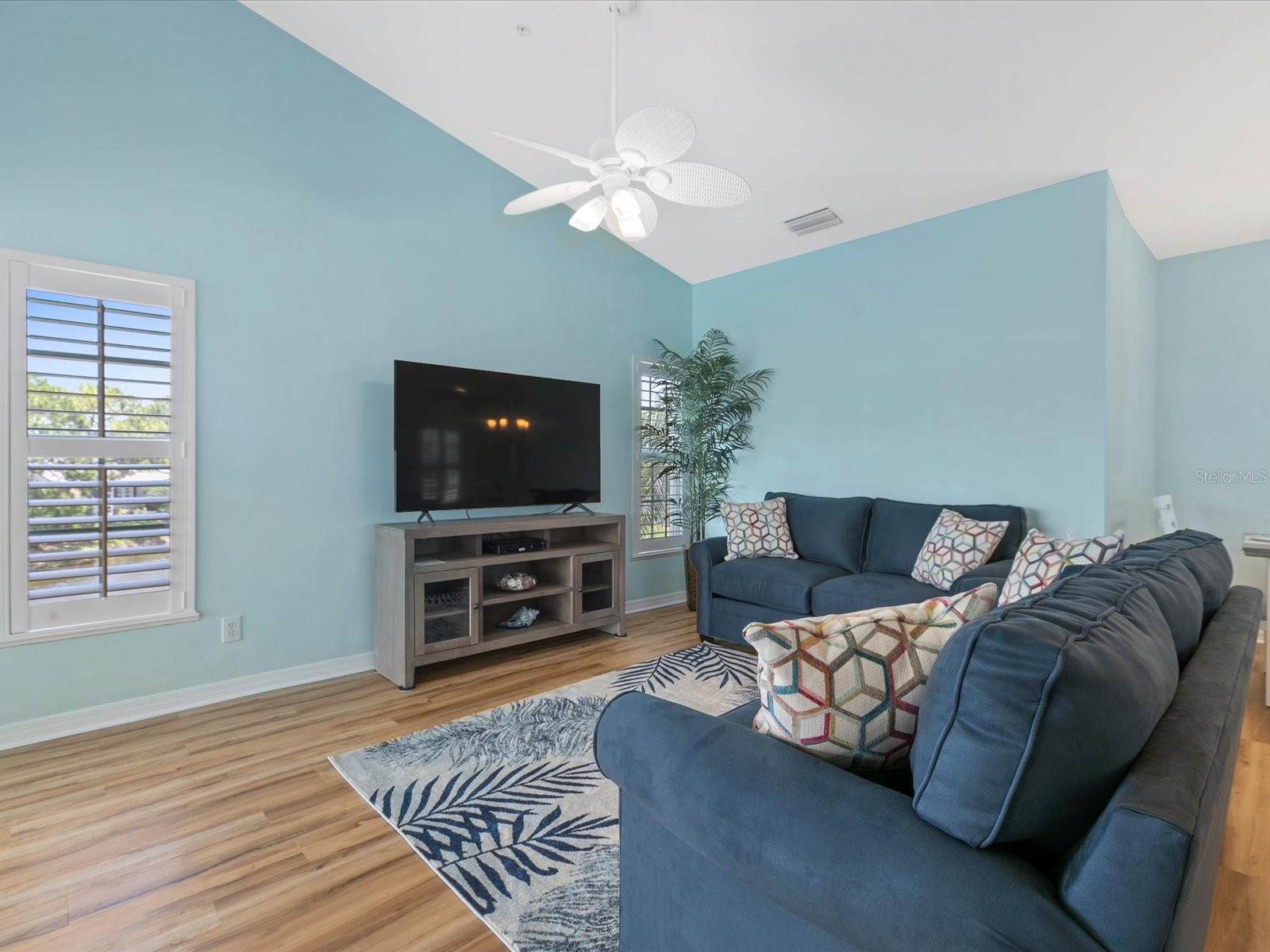 Image 8 of 36 For 904 Addington Court 204