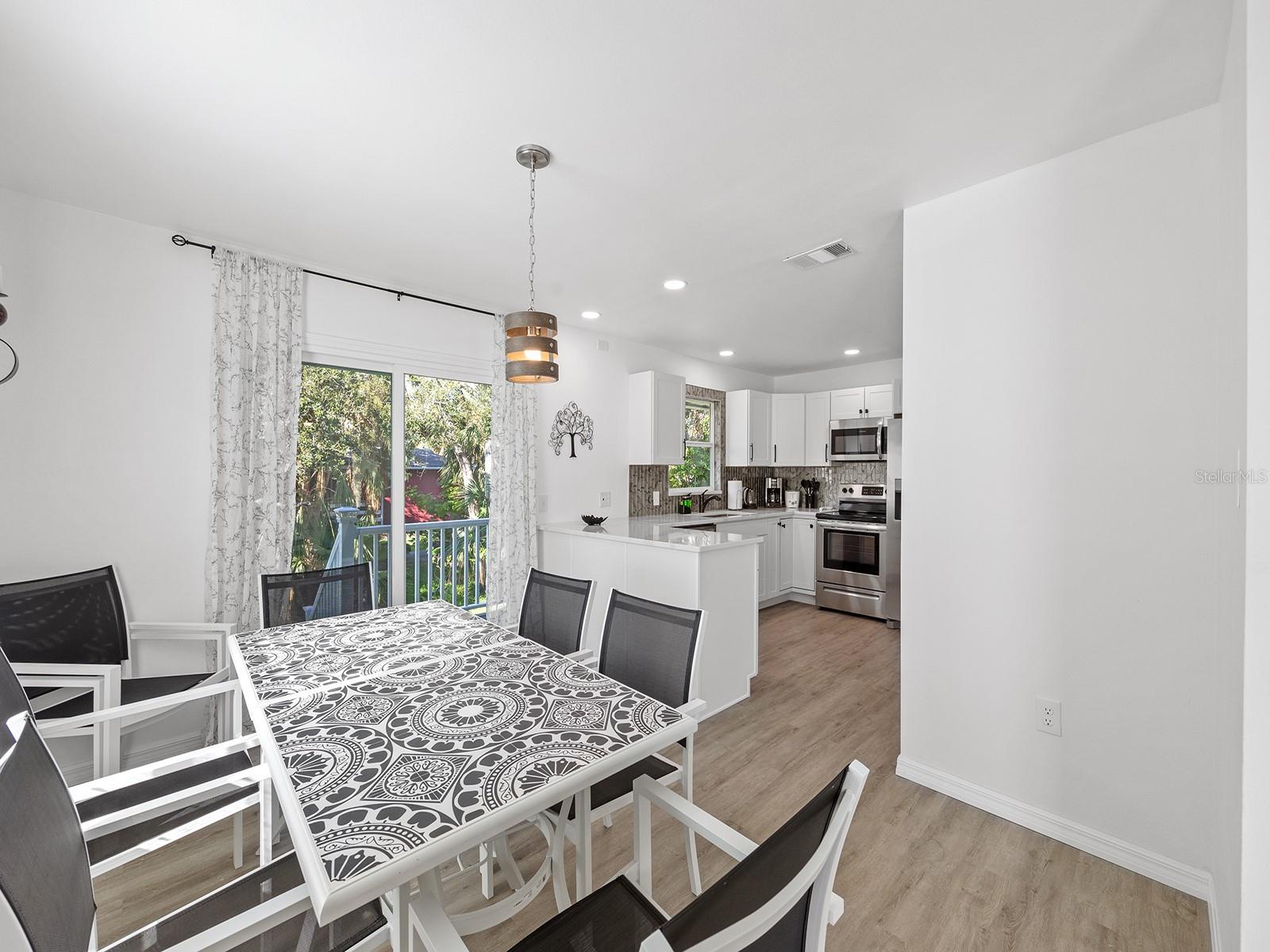 Image 11 of 34 For 23019 Seneca Avenue B