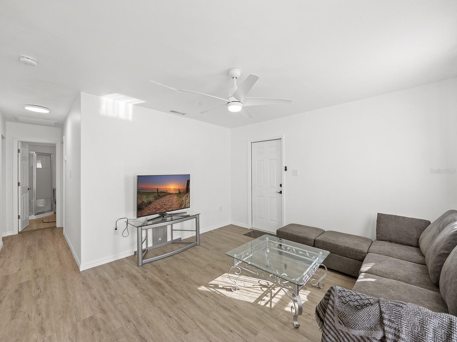 Image 13 of 34 For 23019 Seneca Avenue B
