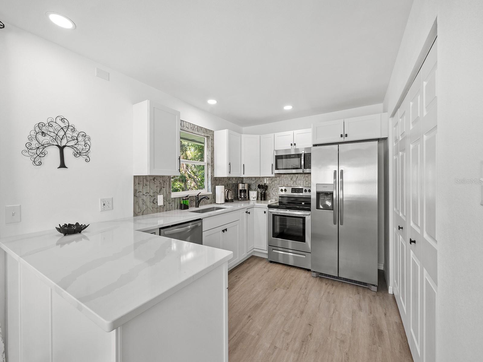 Image 9 of 34 For 23019 Seneca Avenue B