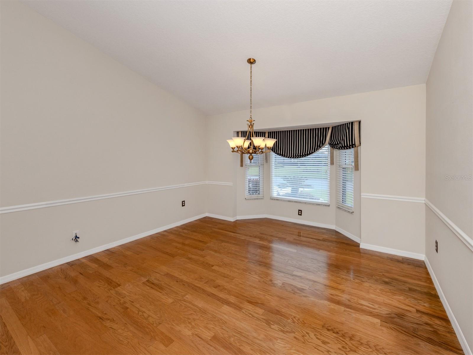 Image 6 of 73 For 314 Oakwood Circle