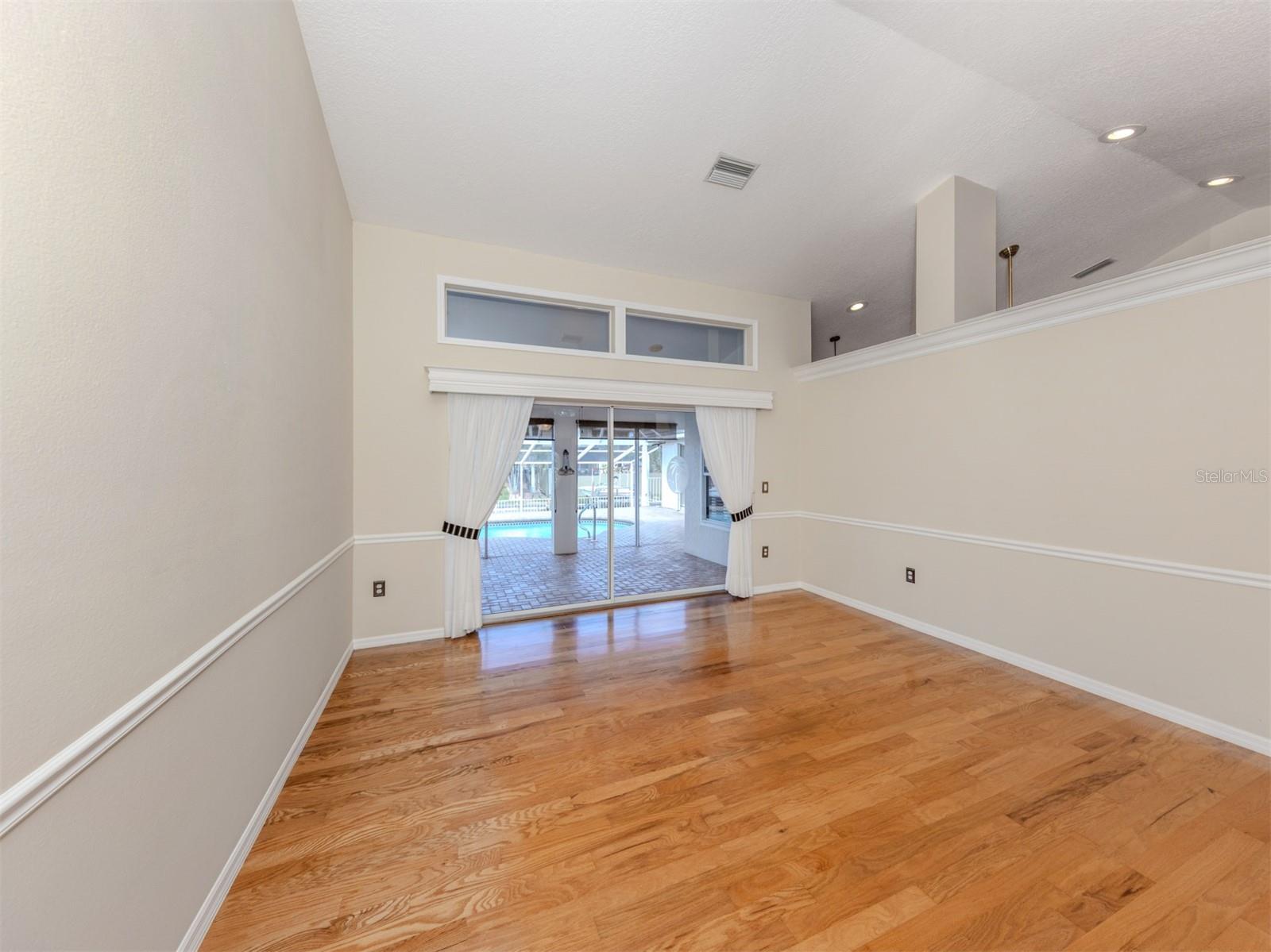 Image 8 of 73 For 314 Oakwood Circle
