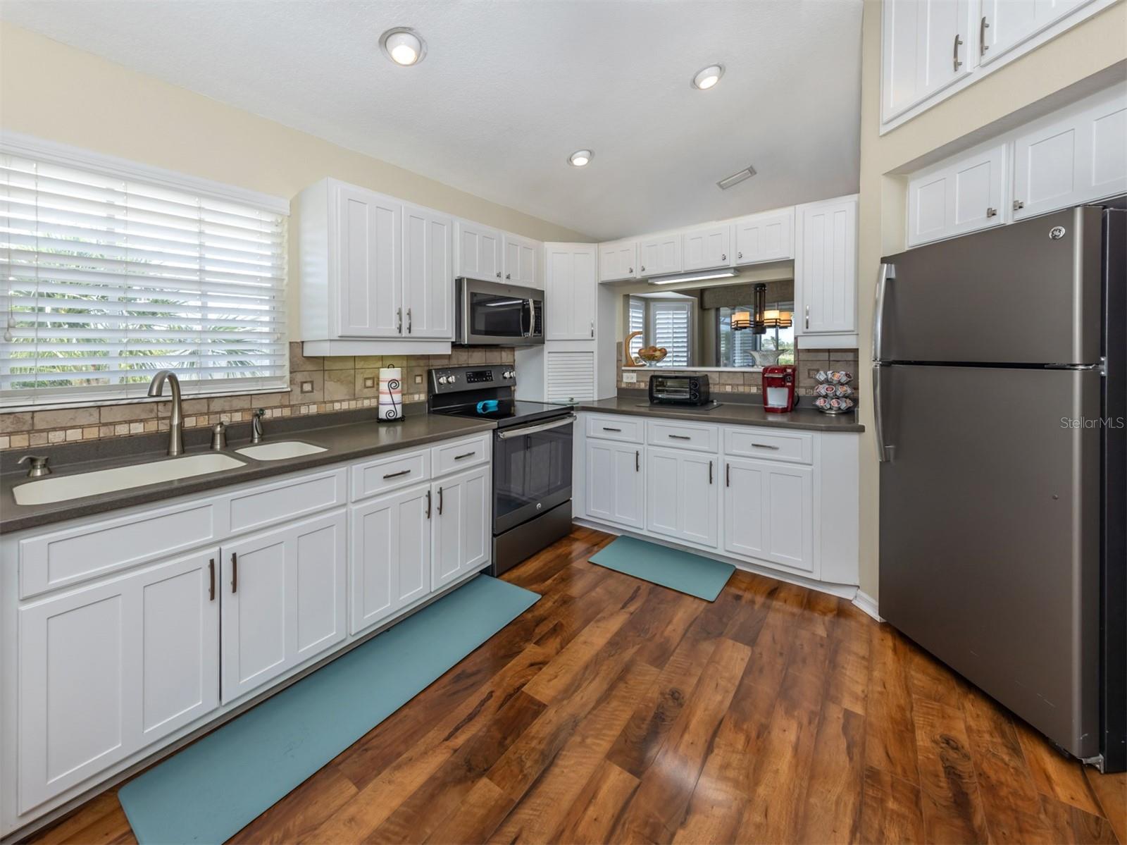 Image 16 of 74 For 13314 Prentice Avenue