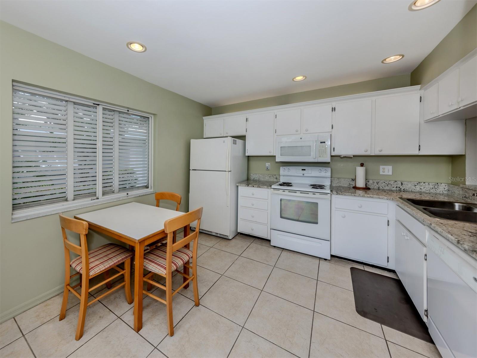 Image 16 of 85 For 232 Cerromar Way 38