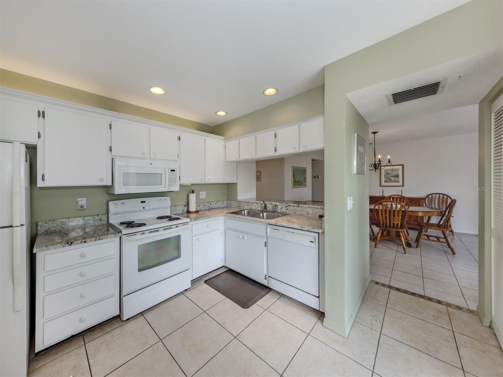 Image 17 of 85 For 232 Cerromar Way 38