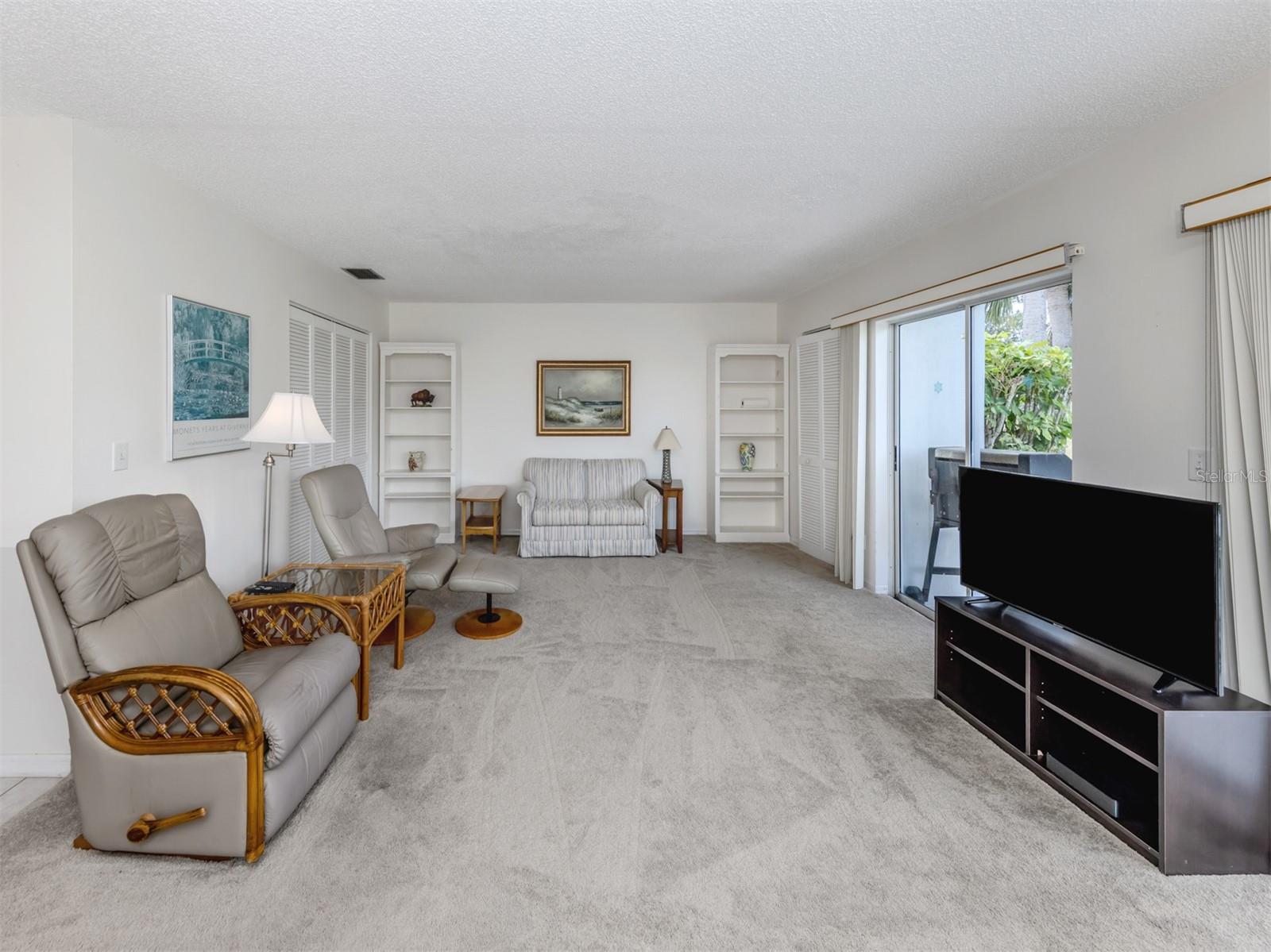 Image 5 of 85 For 232 Cerromar Way 38