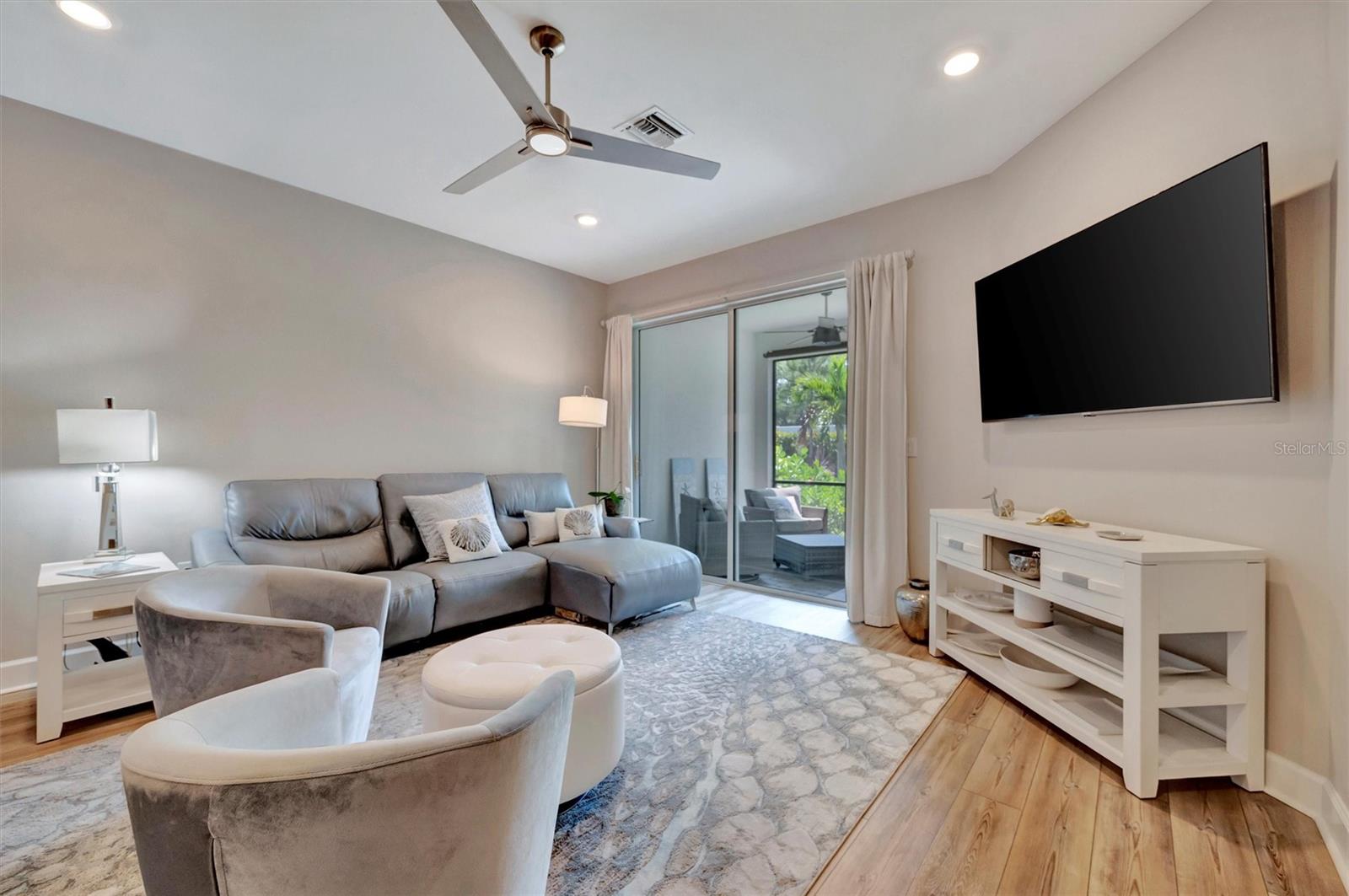 Image 13 of 59 For 25069 Pearl Lake Circle