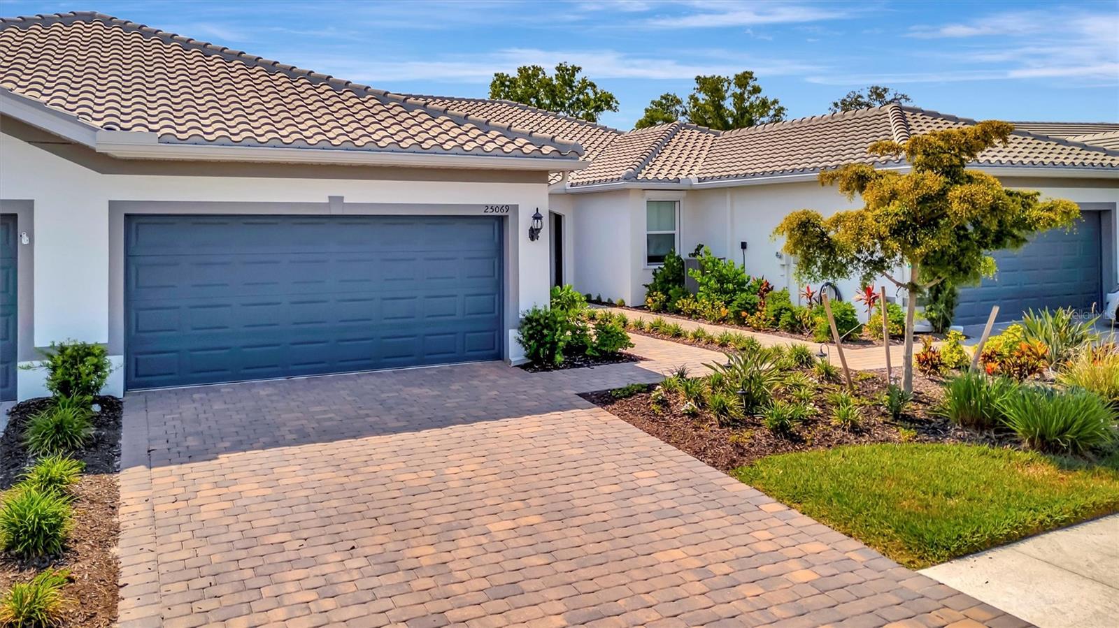 Image 33 of 59 For 25069 Pearl Lake Circle
