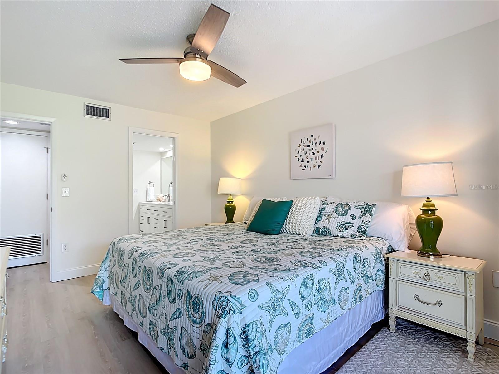 Image 13 of 23 For 1730 Manasota Beach Road 212