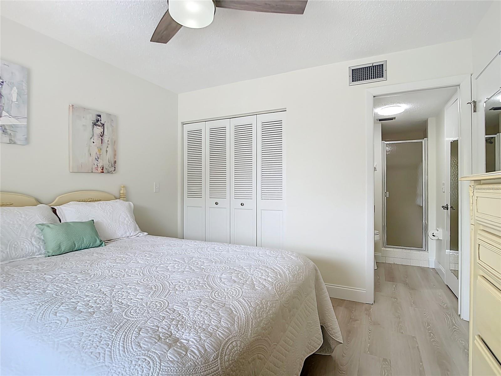 Image 20 of 23 For 1730 Manasota Beach Road 212