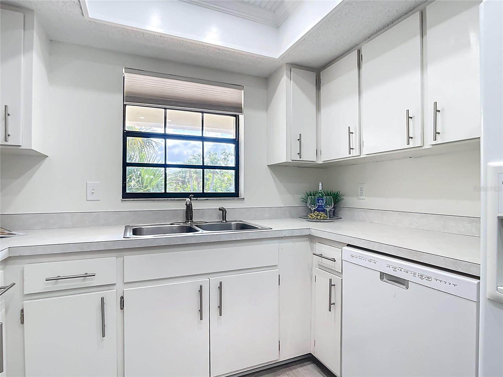 Image 4 of 23 For 1730 Manasota Beach Road 212