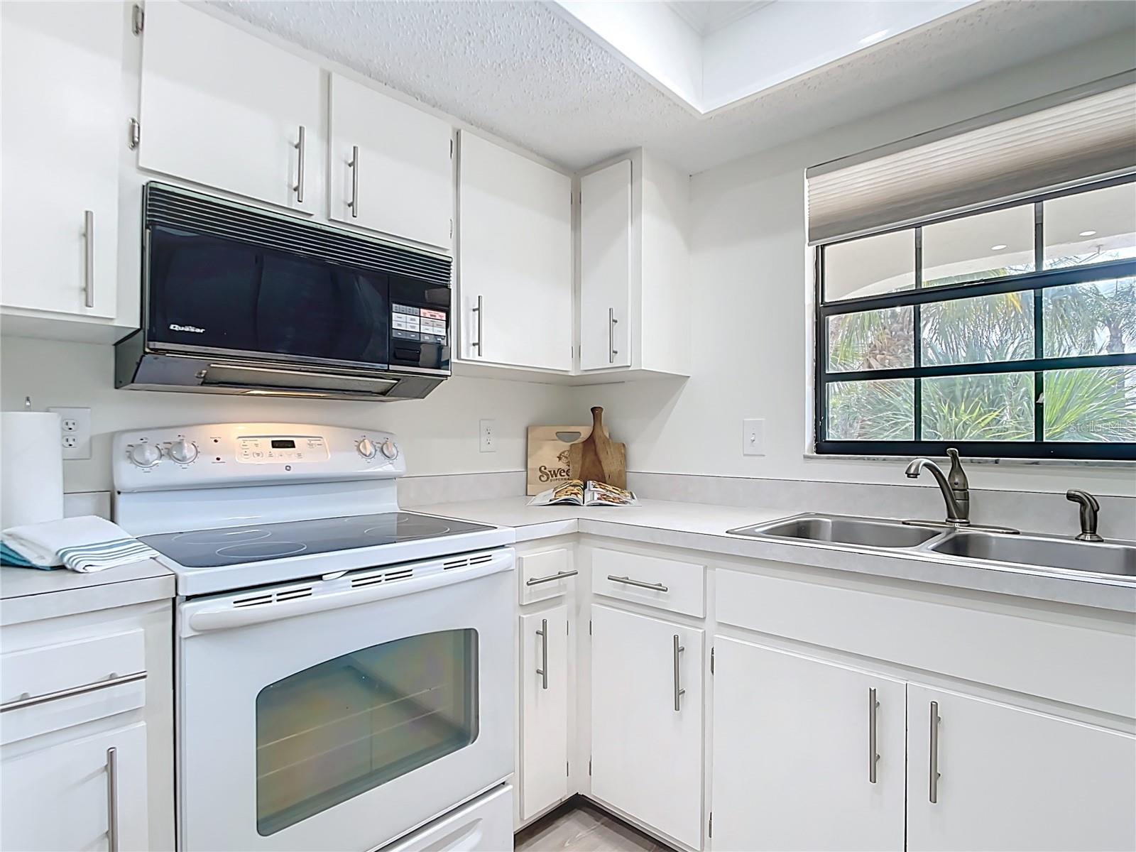 Image 5 of 23 For 1730 Manasota Beach Road 212