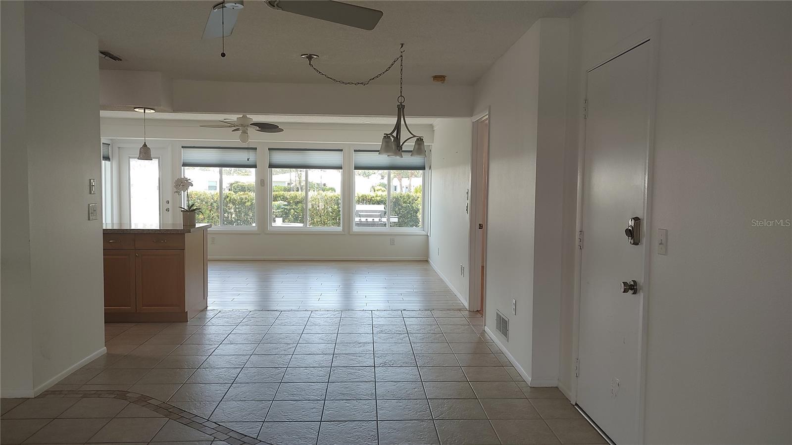 Image 3 of 24 For 570 Circlewood Drive Q8