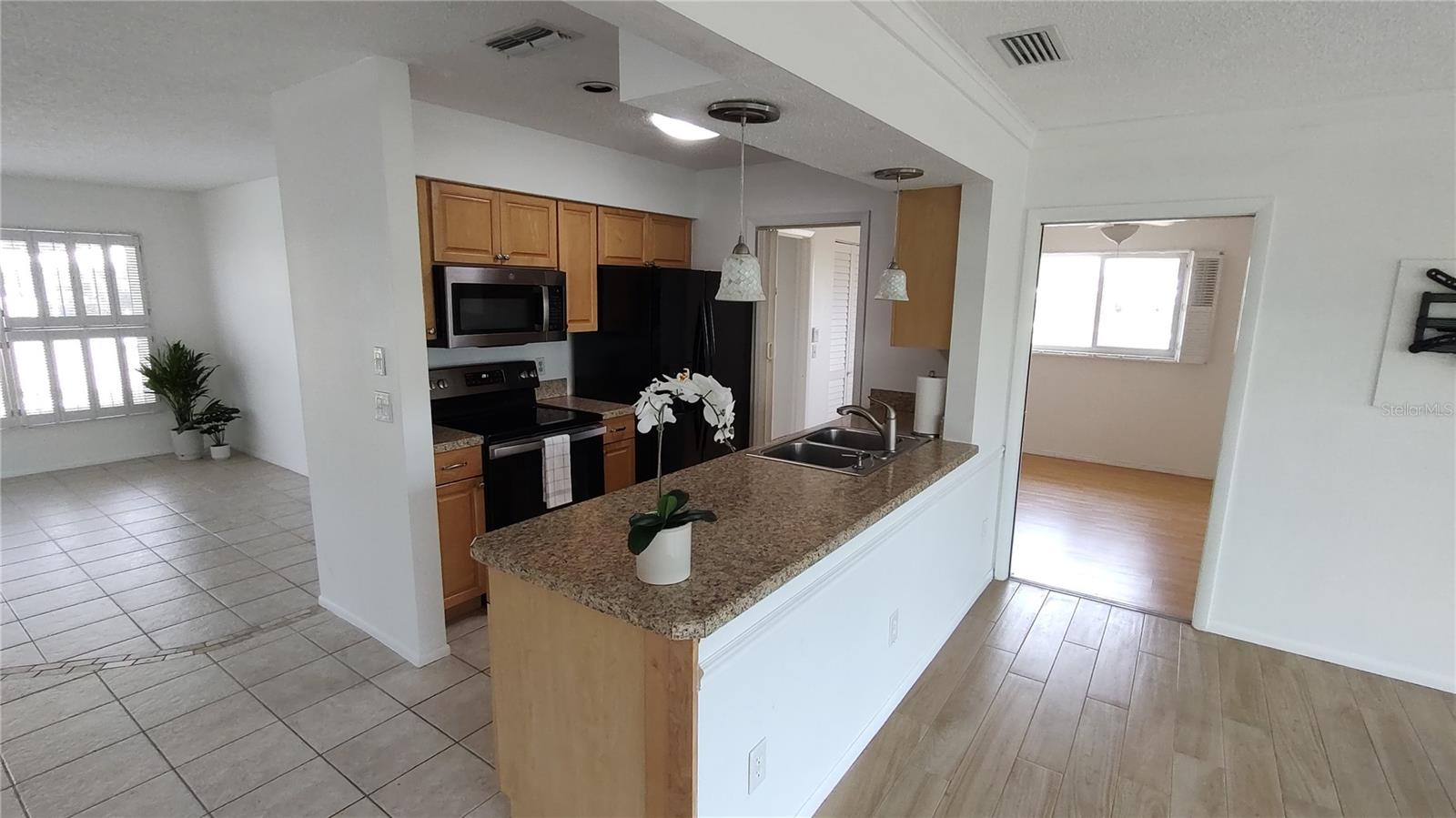 Image 4 of 24 For 570 Circlewood Drive Q8