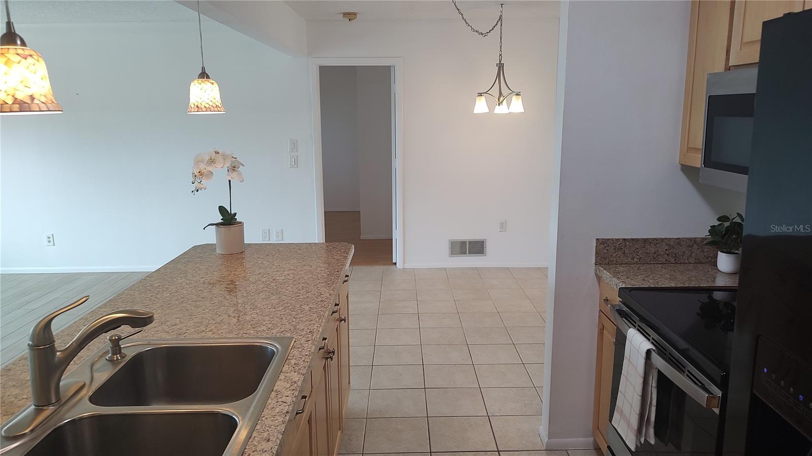 Image 6 of 24 For 570 Circlewood Drive Q8