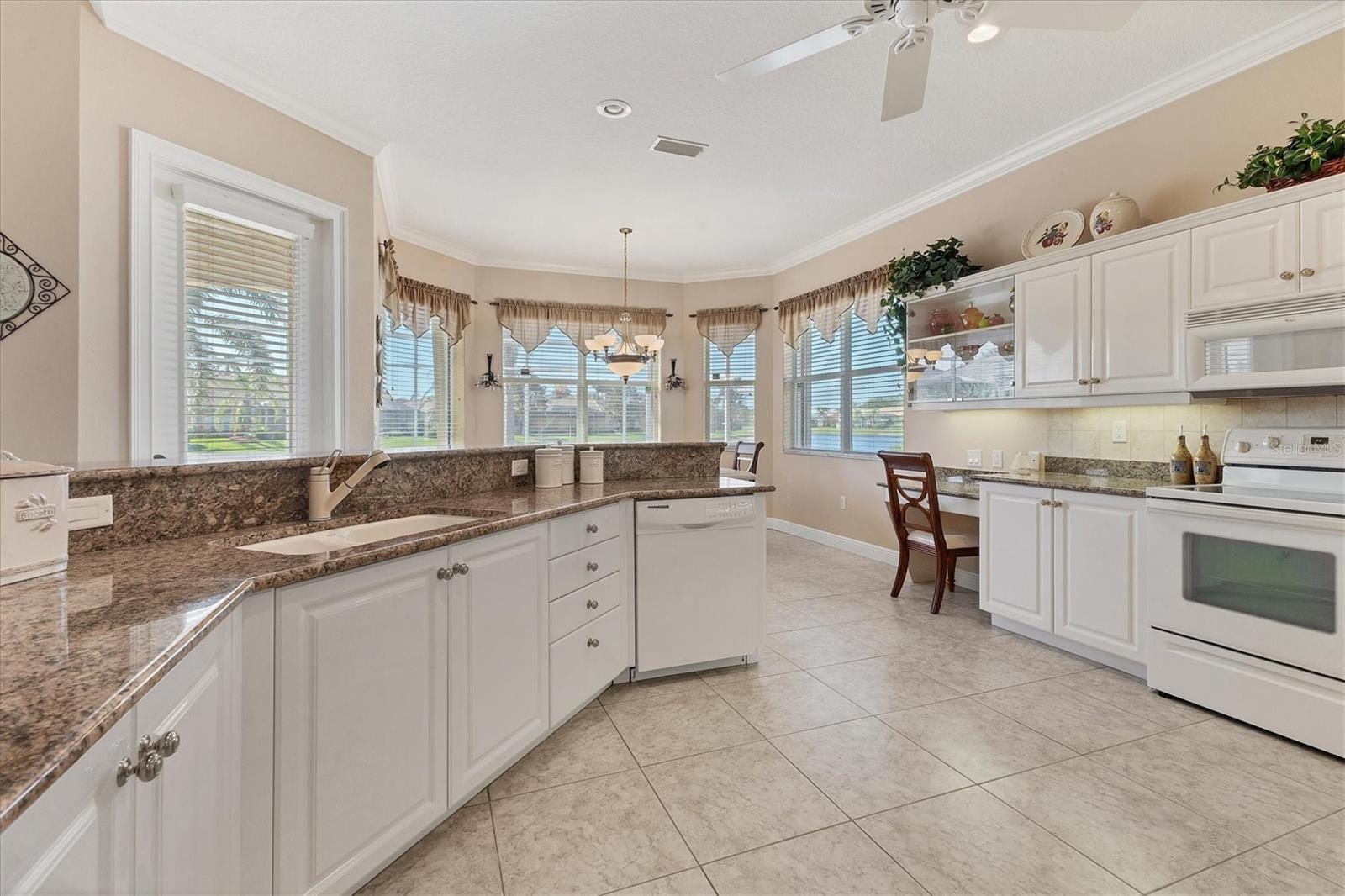 Image 13 of 42 For 4403 Via Del Villetti Drive