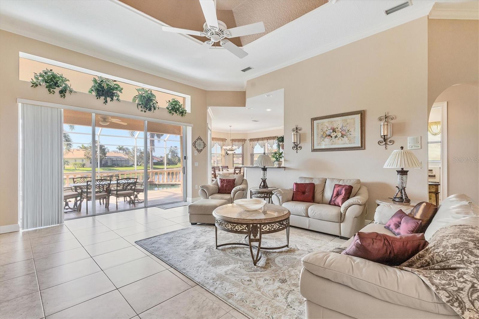 Image 8 of 42 For 4403 Via Del Villetti Drive