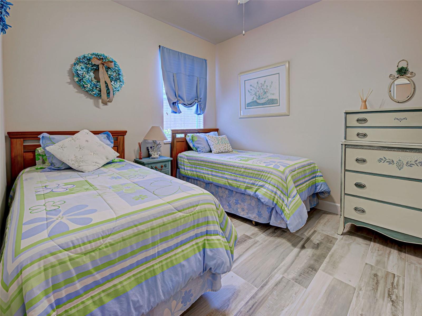 Image 24 of 42 For 25784 Grayton Avenue