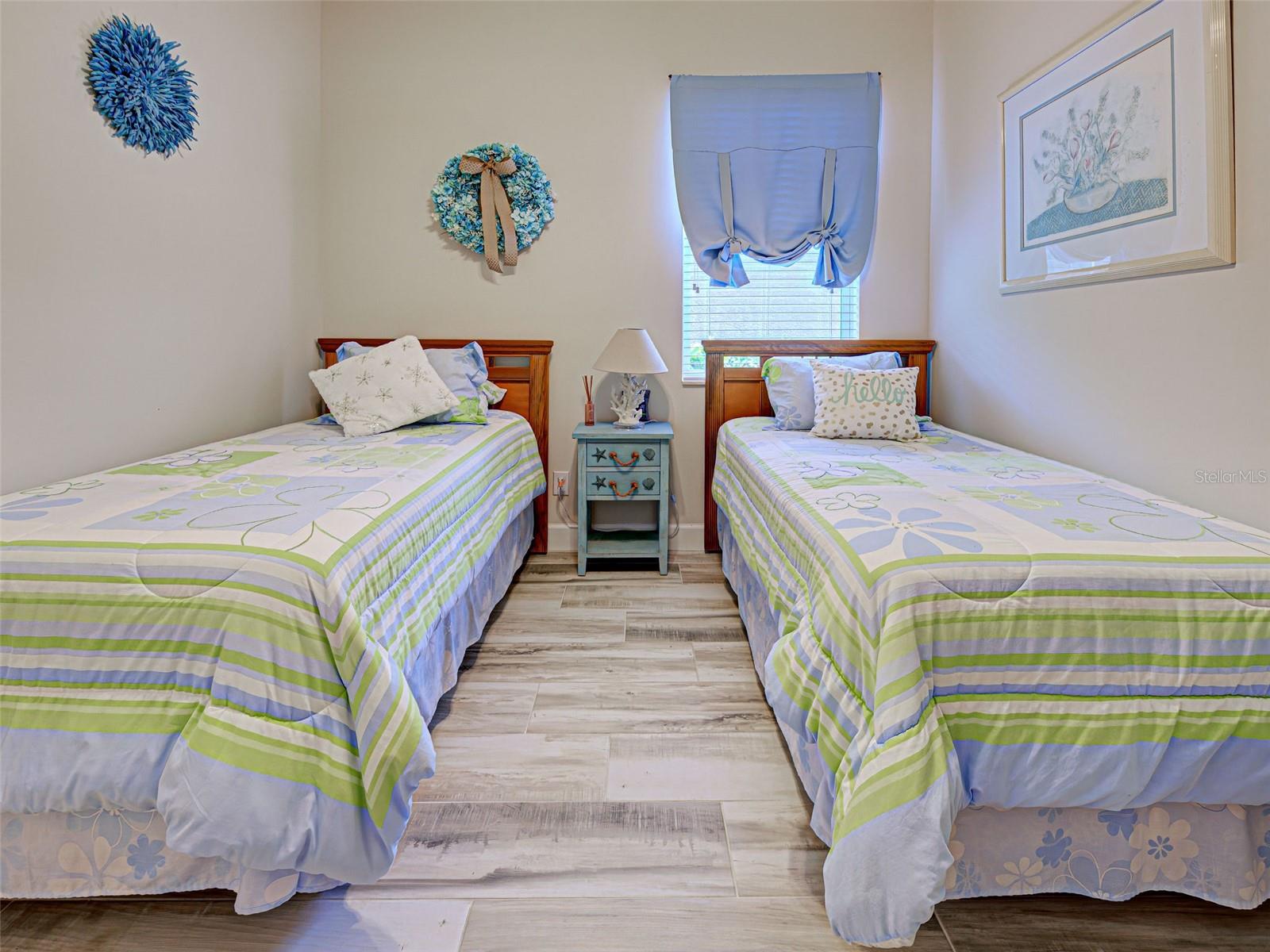 Image 25 of 42 For 25784 Grayton Avenue